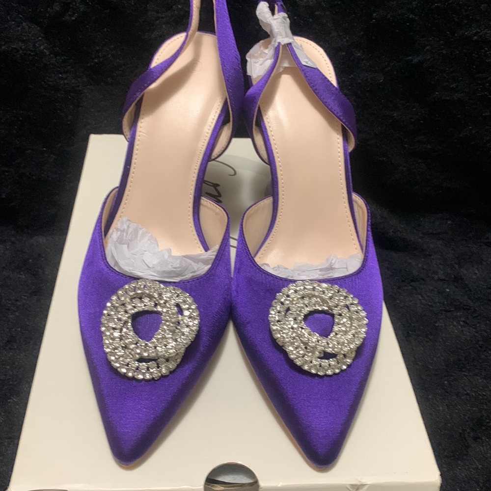 Women purple heels.